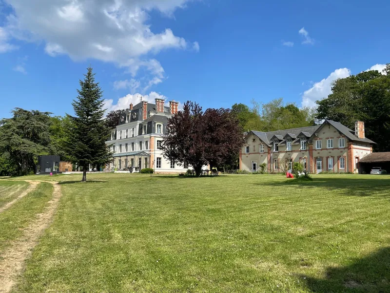 Château des Arches - Gîte Cottage - view to main house